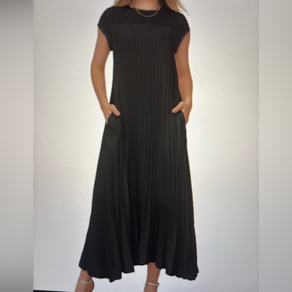 New no tags short sleeve pleated maxi dress. Size S.